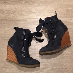 Italian leather leather and suede wedge booties